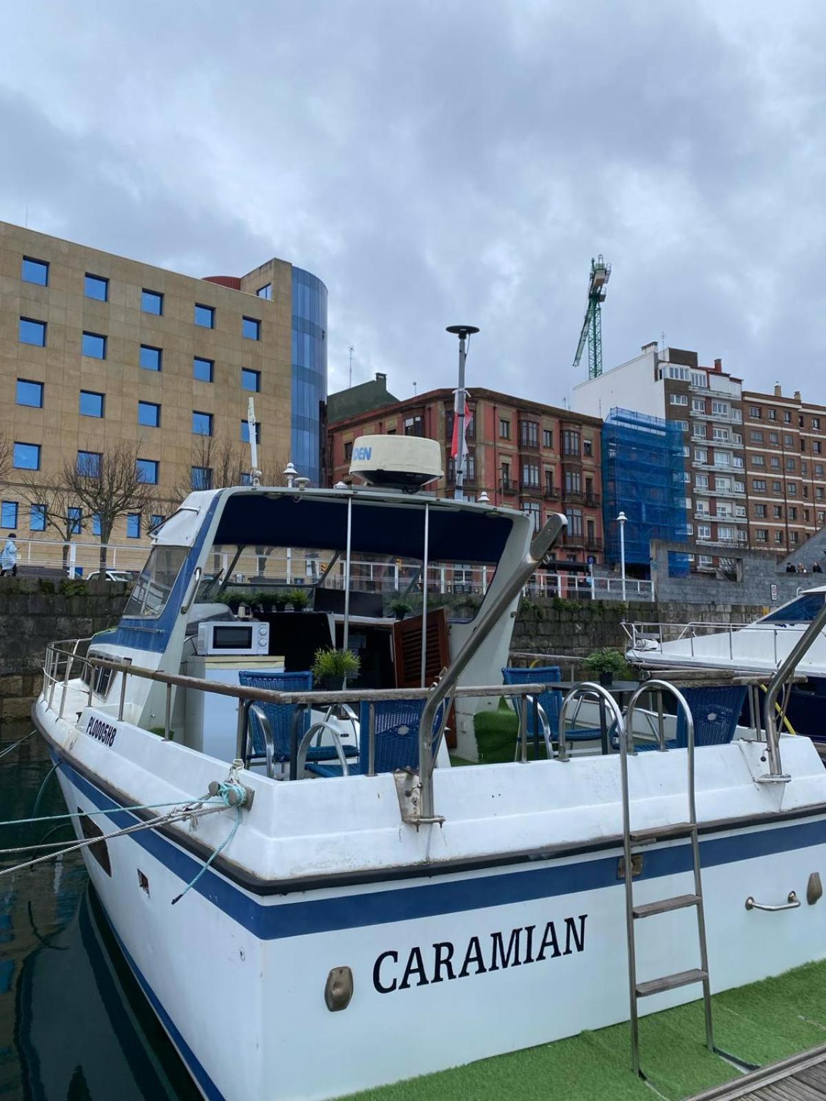 Experiencia En El Mar Gijon C Hotel Bagian luar foto